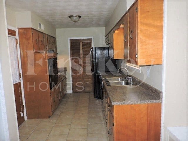 Building Photo - 5206 Downs Dr