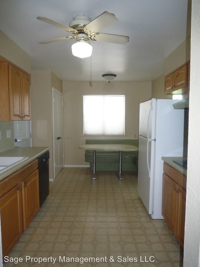 Foto del edificio - 3 br, 2 bath House - 1661 N. Circle Dr.