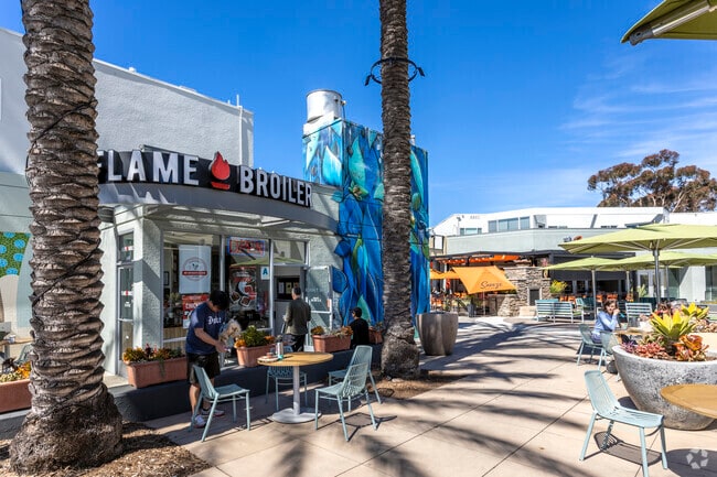 Flame Broiler in La Jolla Village serves Korean-style meat & rice bowls with no dairy.