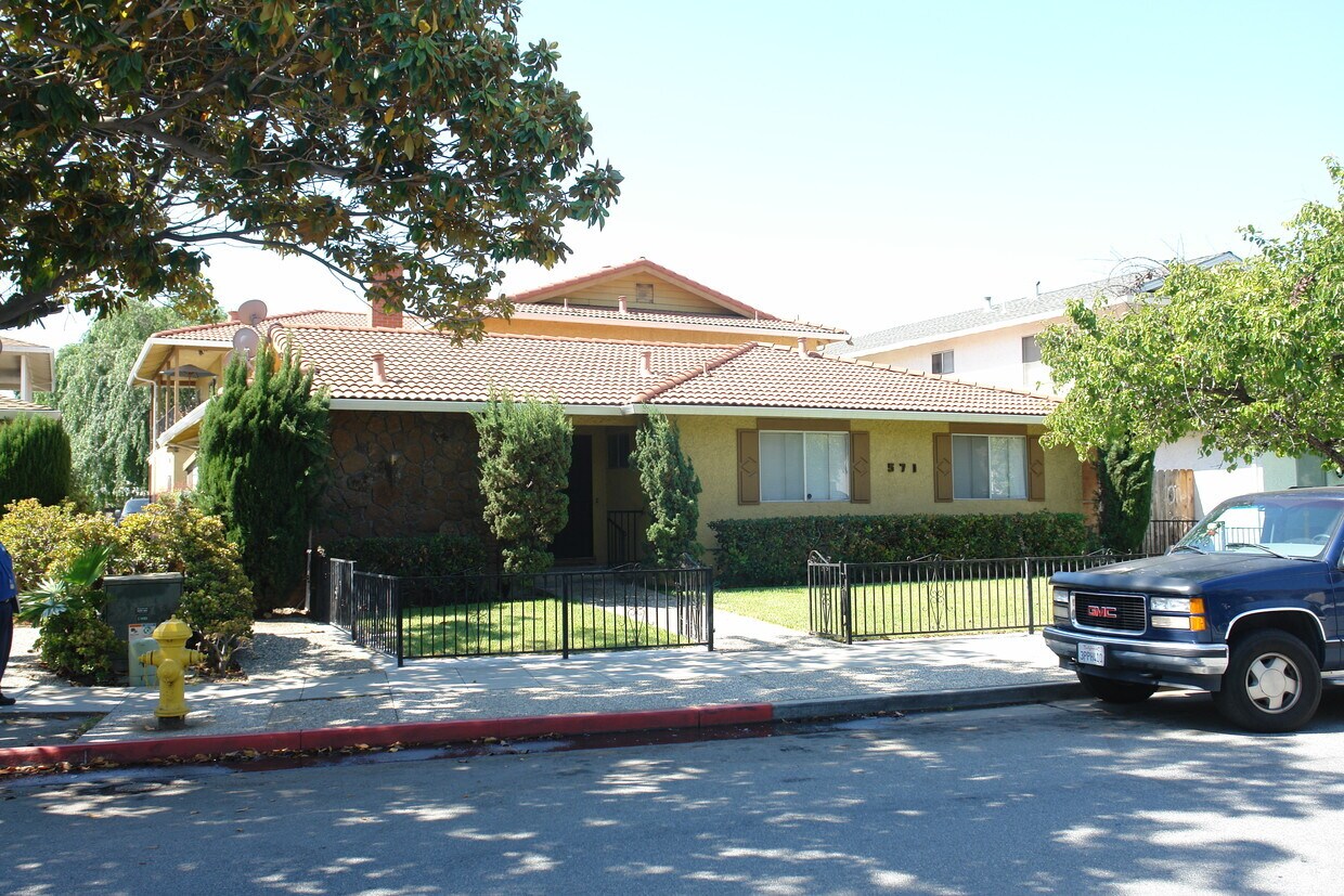 Primary Photo - 571 S Kiely Blvd