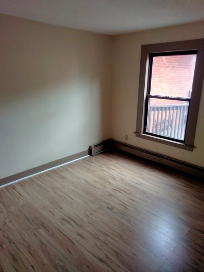 Building Photo - 42 Alden St