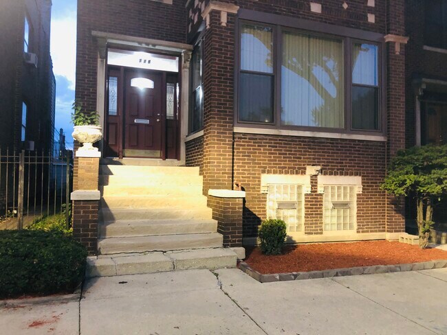 Building Photo - 4328 W Cermak Rd