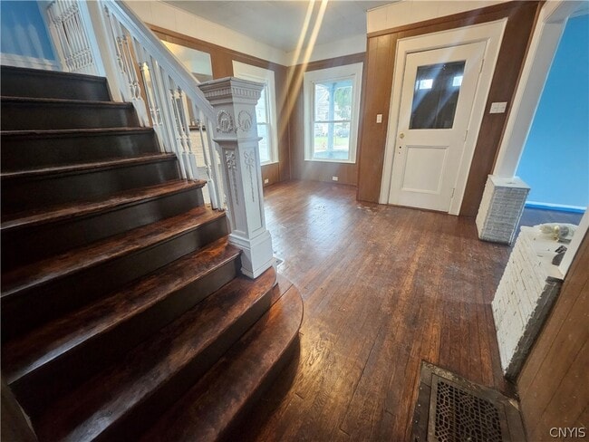 Building Photo - 1330 Midland Ave