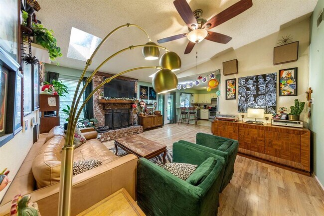 Foto del edificio - 1503 Quail Crest Dr