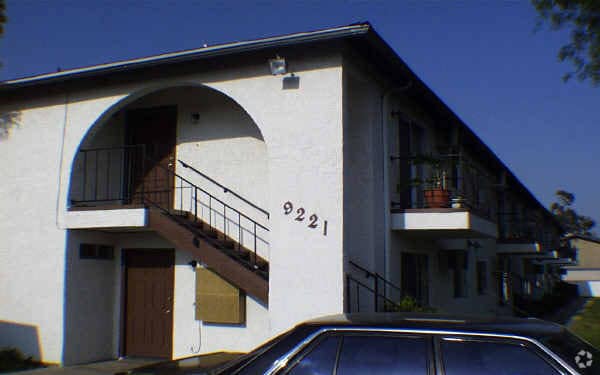 Building Photo - 9221 Oleander Ave