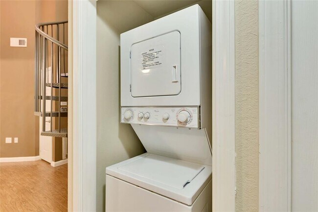 Foto del edificio - 908 W 21st St