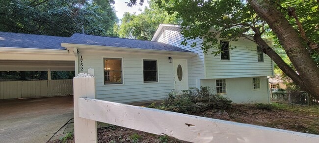 Building Photo - Fantastic Schools! Convenient location!