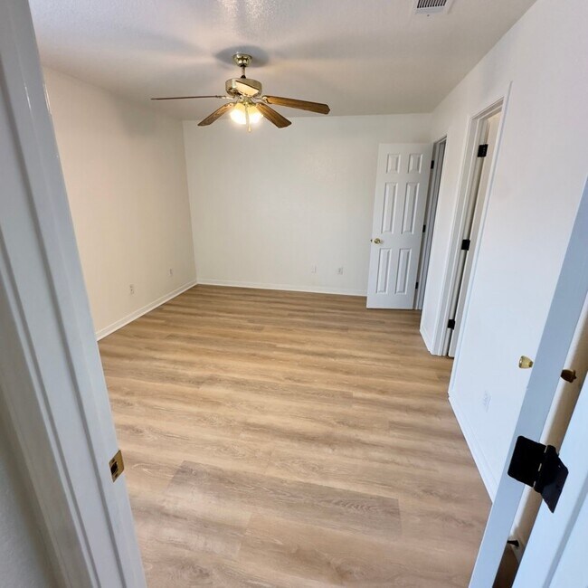 Building Photo - 1602 Dugger Cir