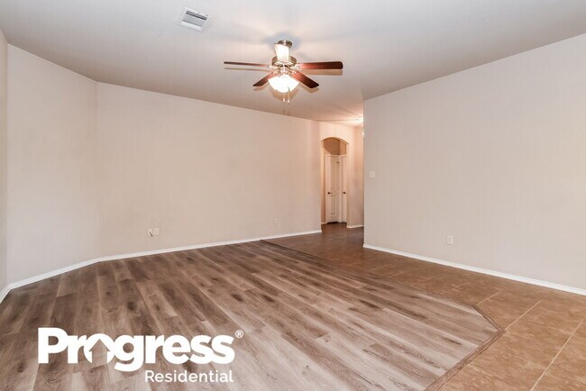Foto del edificio - 2721 Leslie Ln