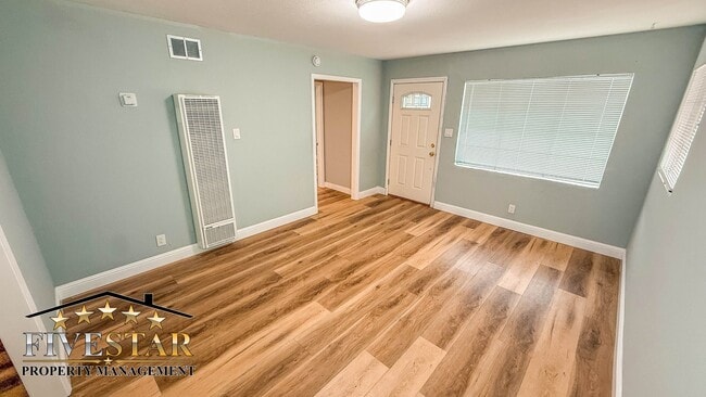 Building Photo - 2703 Center St