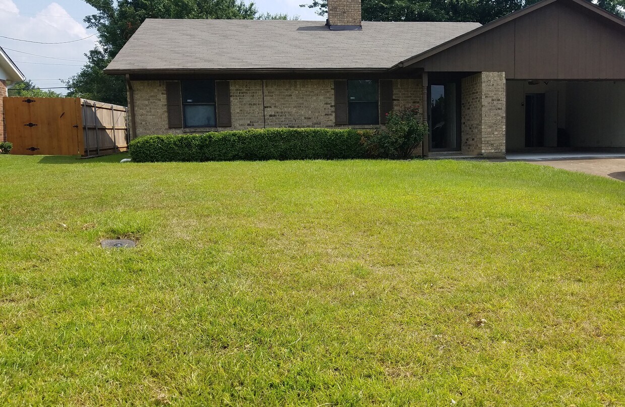 2720 Ballard Dr, Paris, TX 75460 House for Rent in Paris, TX