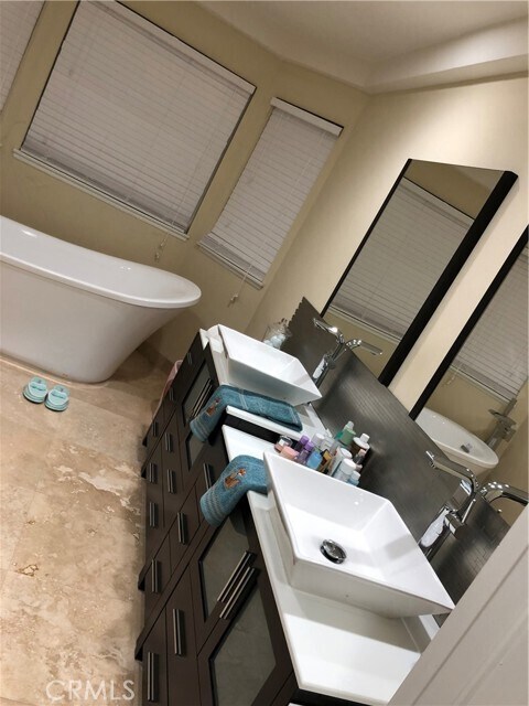 Foto del edificio - 23871 Petrel Ct