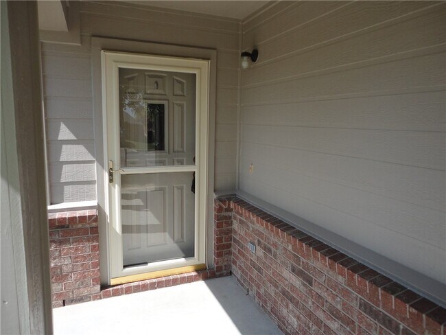 Building Photo - 401 Mossy Rock Dr