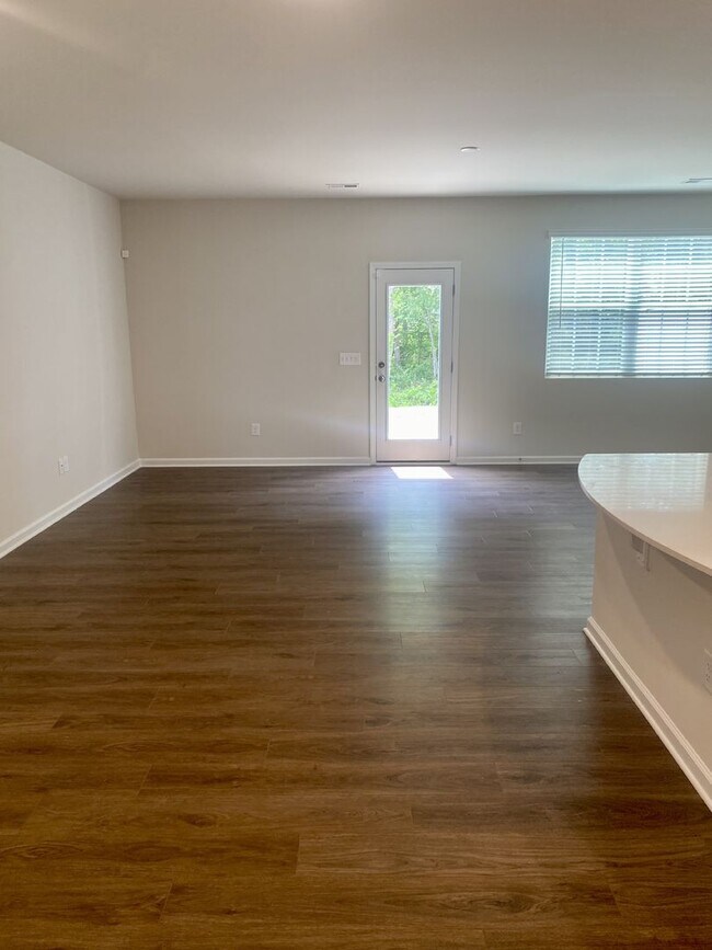 Building Photo - 3BR/2BA Townhouse; Steele Creek; Popular C...