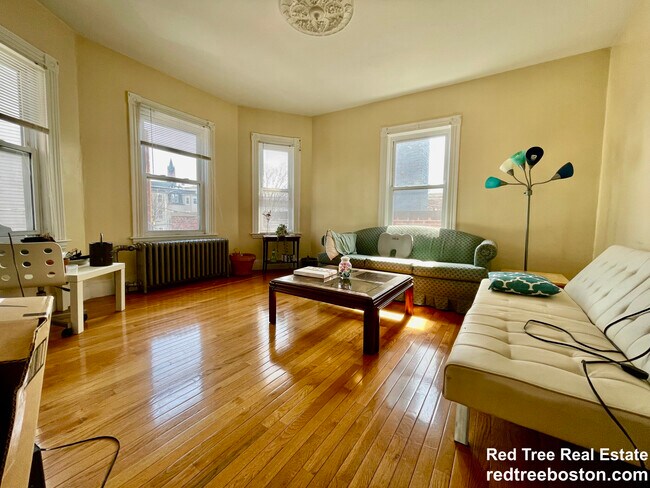 Foto del edificio - 46 Aspinwall Ave