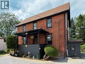 Building Photo - 247 Selkirk St