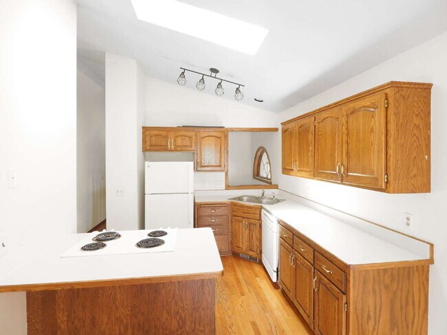 Foto del edificio - Available now 2-Bed Twin Home in Shoreview - Pets welcome