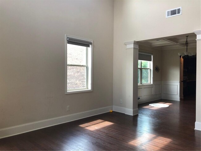 Building Photo - 550 Nichols View Way
