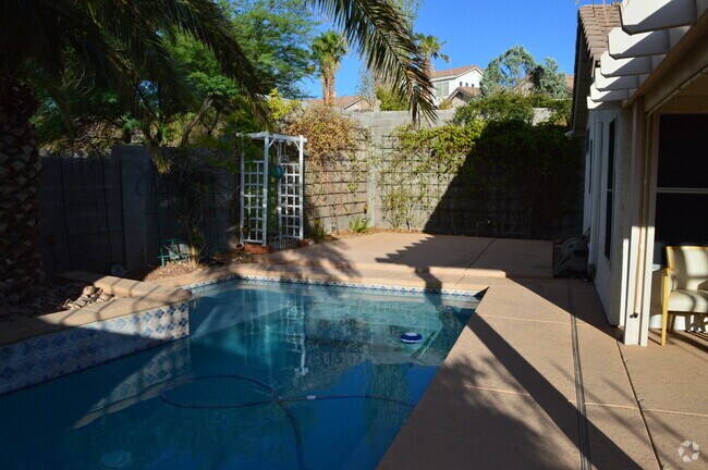 Private backyard with pool - 1524 Waterton Dr