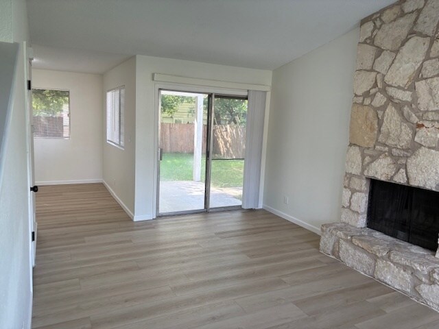 Foto del edificio - 12800 Copper Cliff Ave