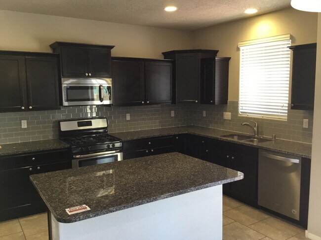 Building Photo - 2711 Full Moon Ct NE