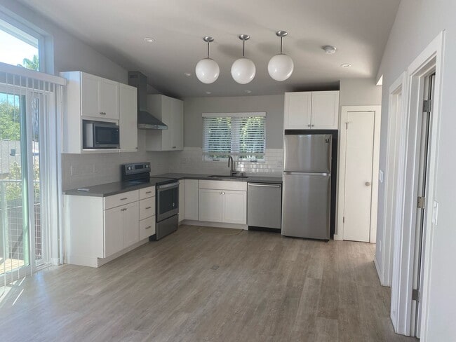 Building Photo - 301 Lacour Way