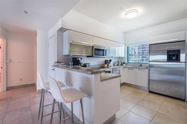 Foto del edificio - 601 NE 36th St