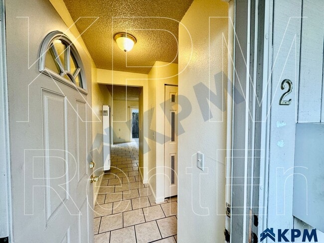Foto del edificio - 1028 N Commerce St