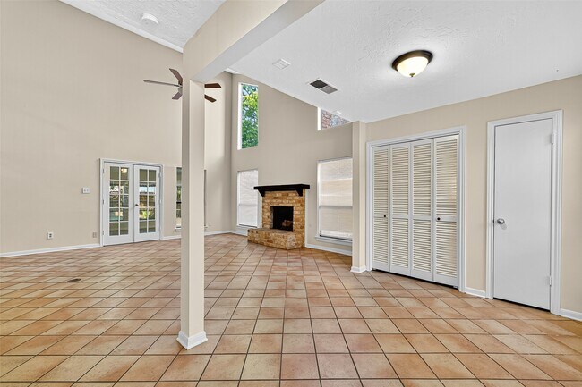 Foto del edificio - 812 Fleetwood Pl Dr