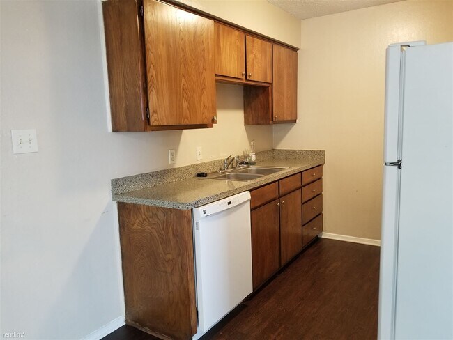 Foto del edificio - 2 br, 2 bath Duplex - 2007 Oakwood Court B