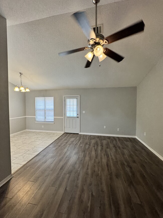 Foto del edificio - 129 Oak Terrace Dr