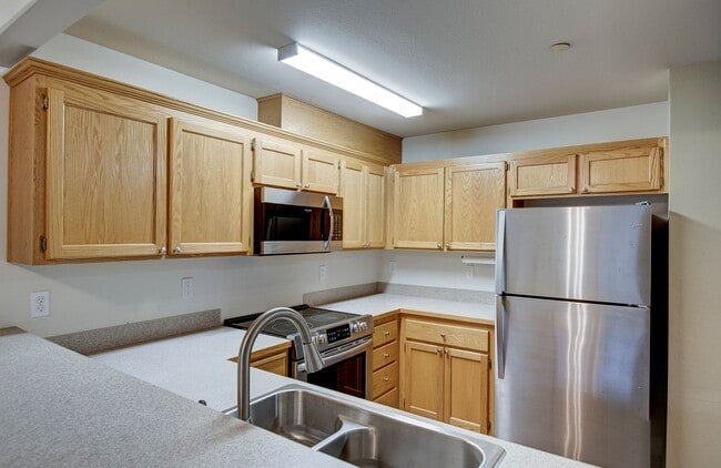 Building Photo - 3 Bed 2 Bath Second floor Condo - HALF OFF...