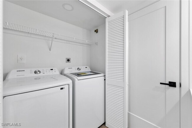 Foto del edificio - 16440 Kelly Cove Dr