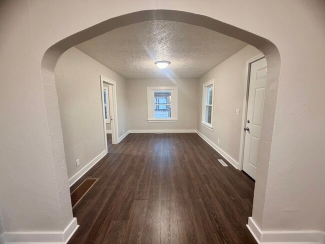 Building Photo - 1226 Shakespeare Ave