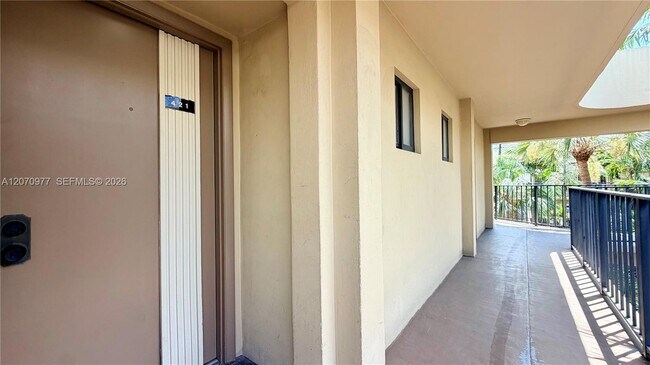 Foto del edificio - 8615 NW 8th St