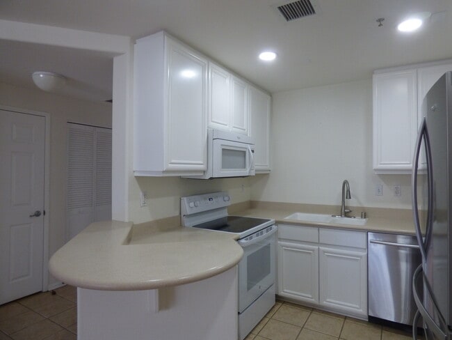 Building Photo - 350 K St