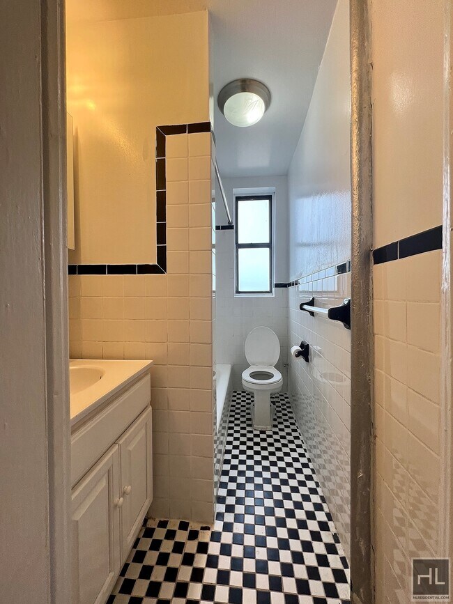 Building Photo - 85 STREET