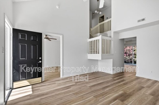 Building Photo - 138 Tannenbaum Cir