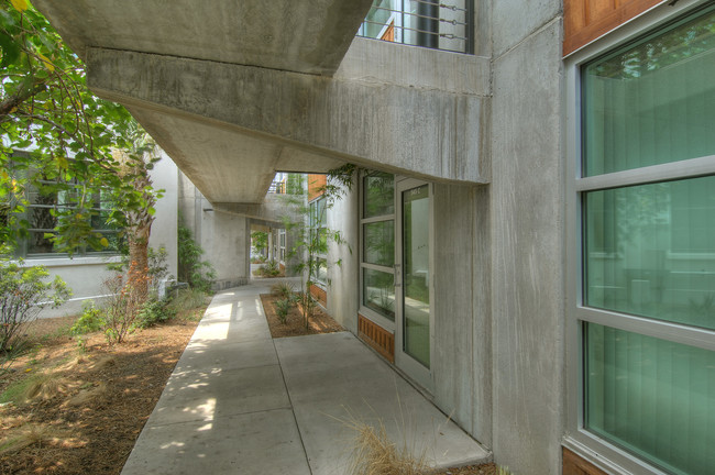 Frogtown Apartments - Common Area 2 - 528 Selma St