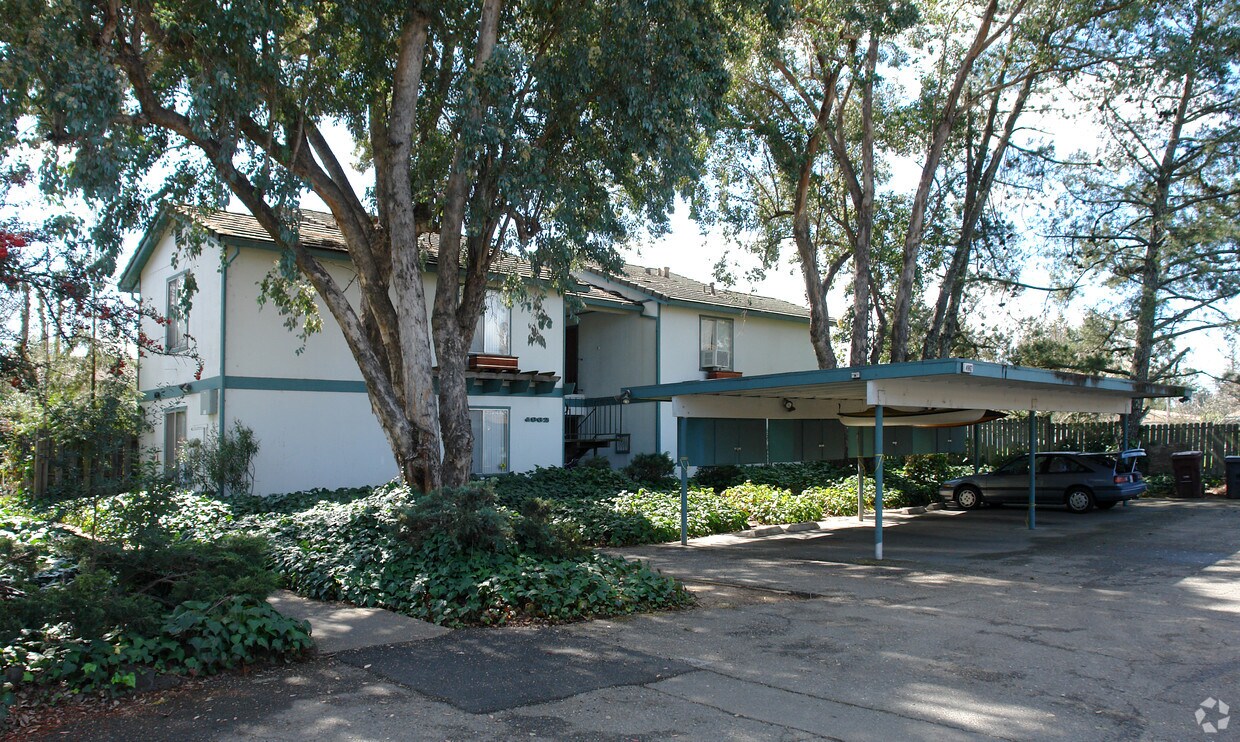 Foto del edificio - 4962 School St