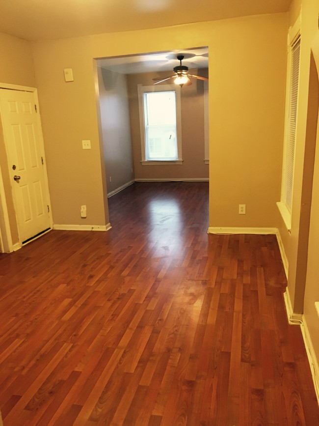 Dining room - 7134 S University Ave