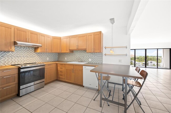 Building Photo - 575 Crandon Blvd