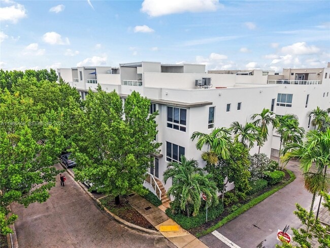 Foto del edificio - 6611 NW 105th Pl