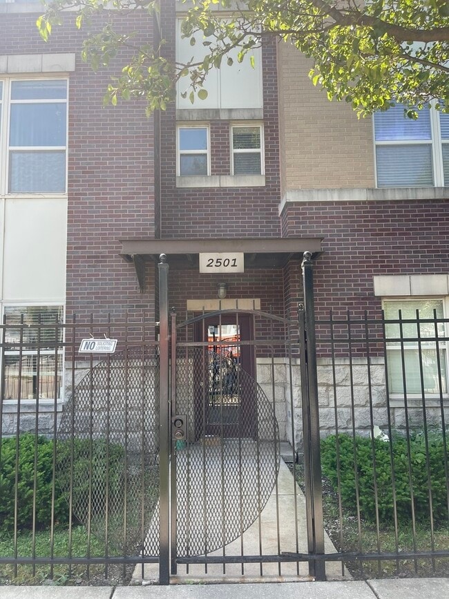 Building Photo - 2501 W Grenshaw St