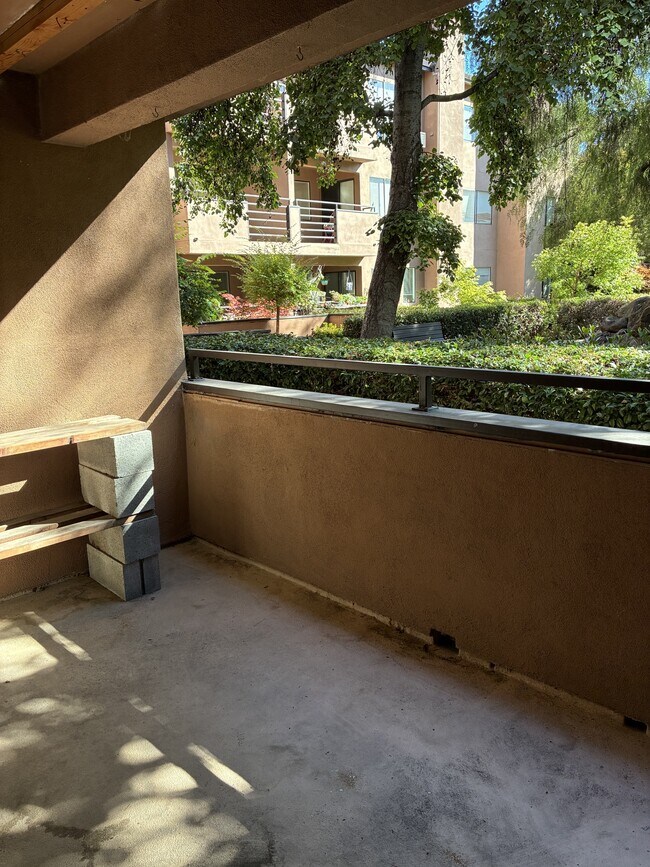 Building Photo - 39199 Guardino Dr