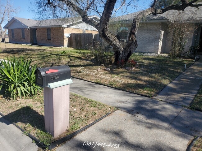 Building Photo - 2750 Silverspur Dr