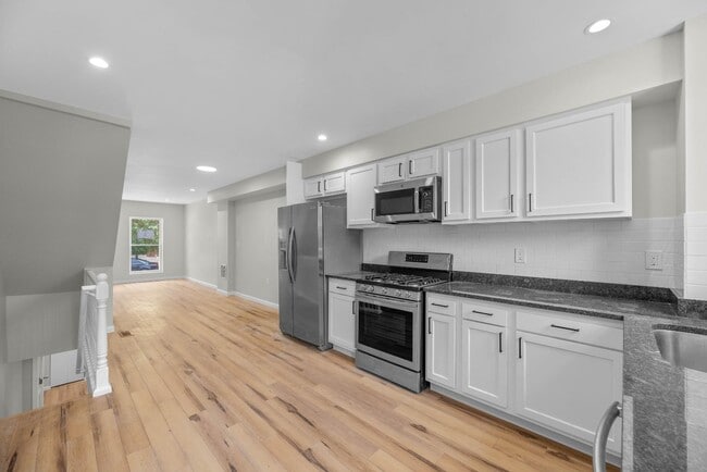 Building Photo - 146 N Ellwood Ave