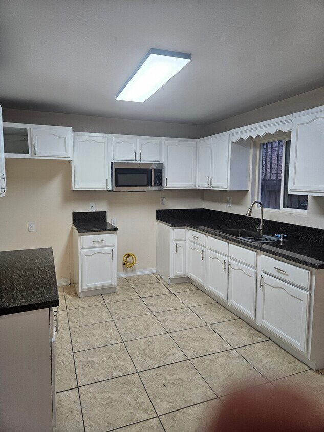 Primary Photo - 8940 Orchard Ave