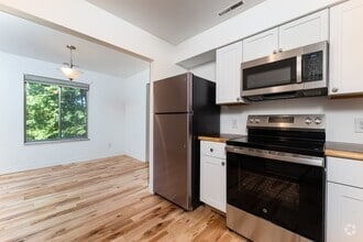 Building Photo - 311 W Highland Rd