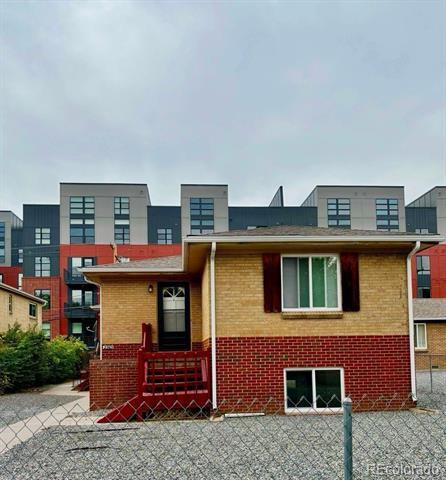 Building Photo - 2367 S Race St